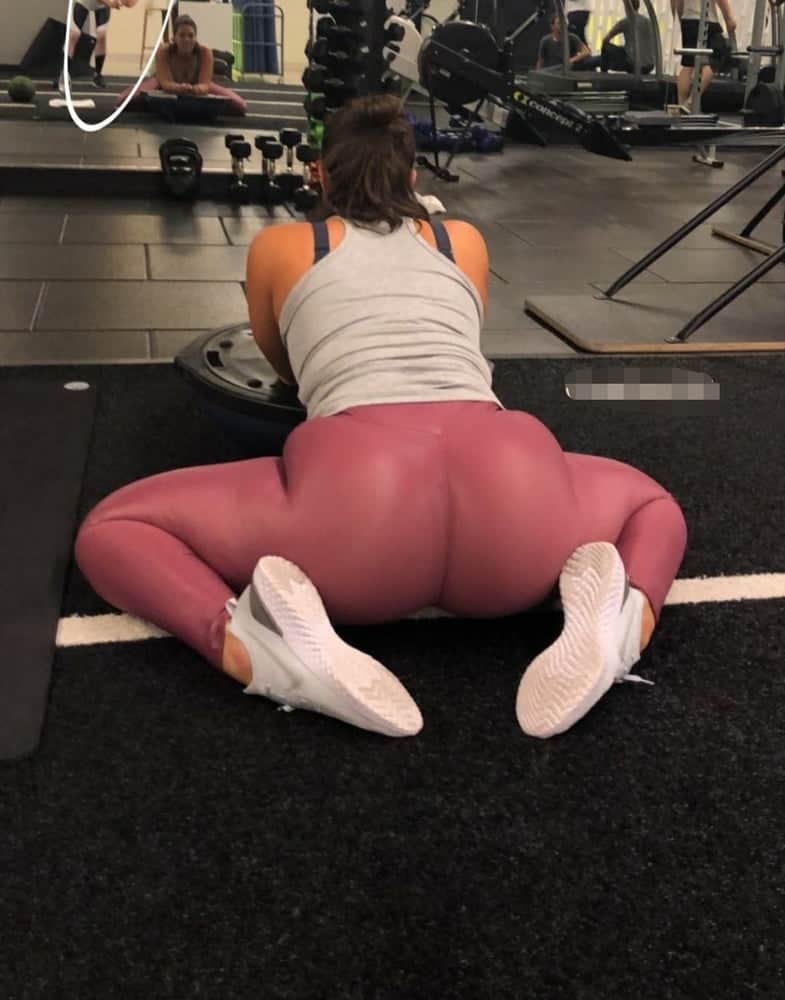 Ashley Graham ass in yoga pants