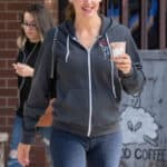 jennifer garner yoga pants 4