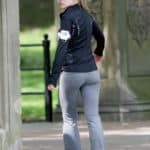 kristen bell yoga pants 8