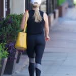 reese witherspoon yoga pants 1