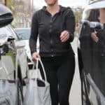 reese witherspoon yoga pants 16