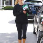 reese witherspoon yoga pants 34