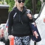 reese witherspoon yoga pants 44