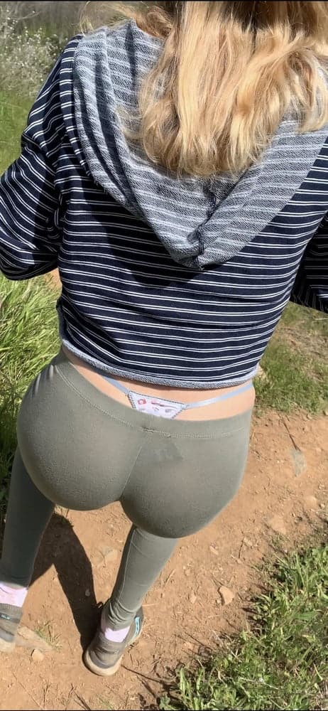 green leggings trail back view