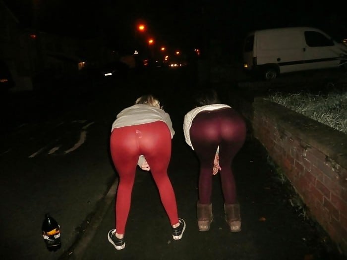 yoga pants red night street bending