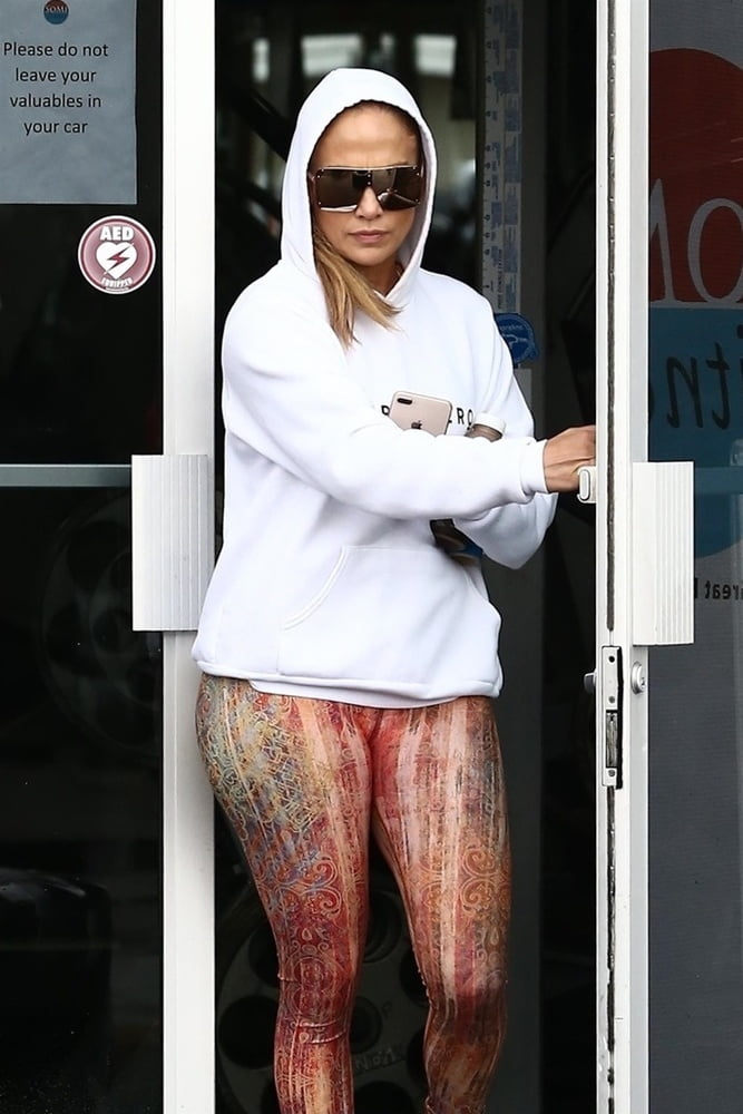 jennifer lopez yoga pants